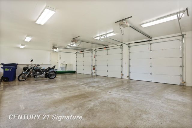 21 Sawmill Creek Trail, Saginaw Twp, MI 48603