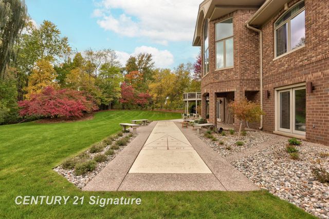 21 Sawmill Creek Trail, Saginaw Twp, MI 48603