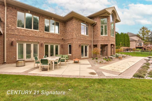 21 Sawmill Creek Trail, Saginaw Twp, MI 48603