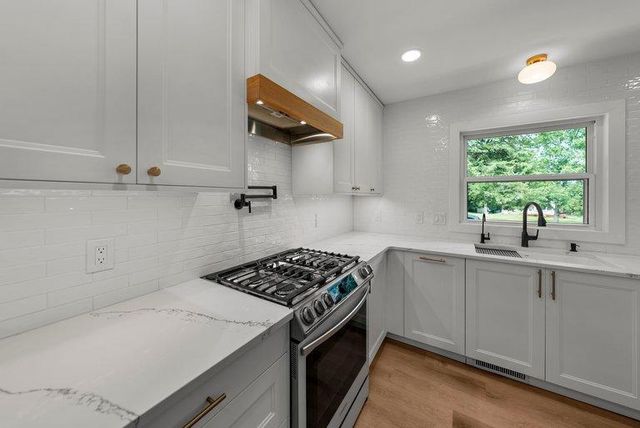 8124 Mount Curve Boulevard, Brooklyn Park, MN 55445