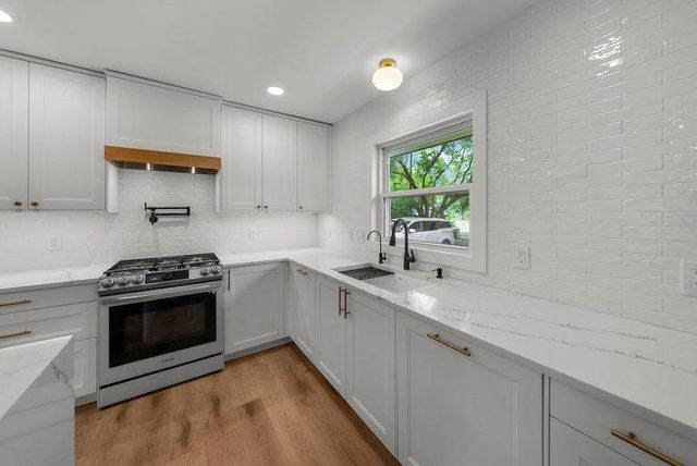 8124 Mount Curve Boulevard, Brooklyn Park, MN 55445