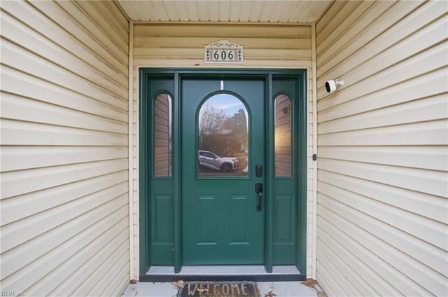 606 Orangewood DR, Virginia Beach, VA 23453