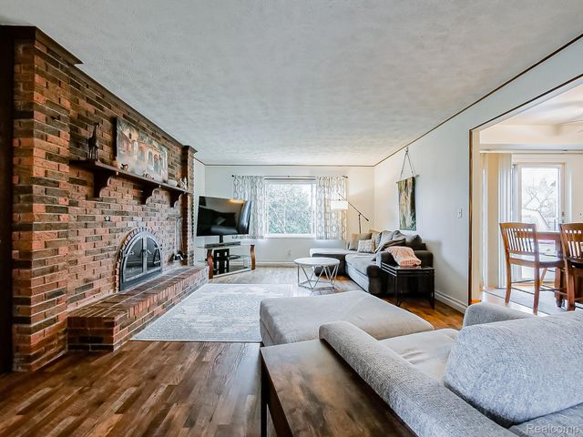 38131 Chatham Court, Sterling Heights, MI 48310