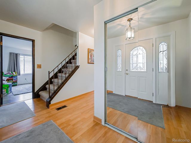 38131 Chatham Court, Sterling Heights, MI 48310