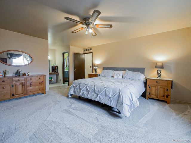 38131 Chatham Court, Sterling Heights, MI 48310