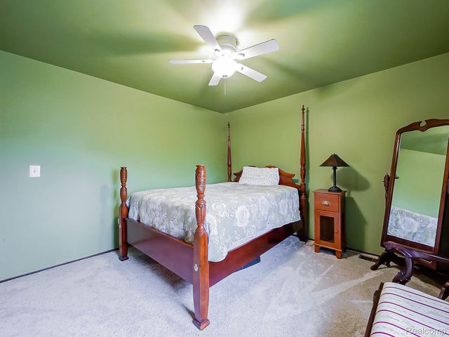 38131 Chatham Court, Sterling Heights, MI 48310