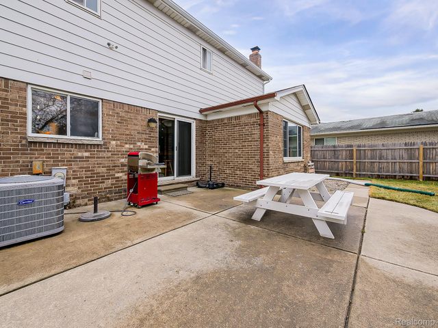 38131 Chatham Court, Sterling Heights, MI 48310