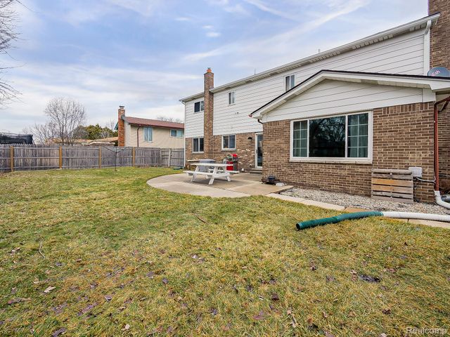 38131 Chatham Court, Sterling Heights, MI 48310