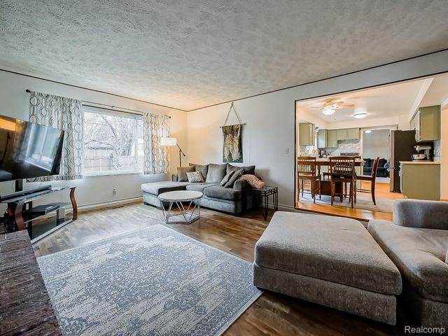 38131 Chatham Court, Sterling Heights, MI 48310