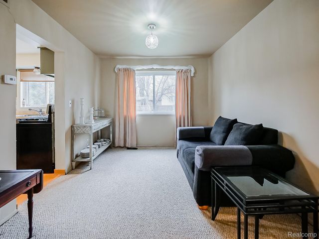 38131 Chatham Court, Sterling Heights, MI 48310