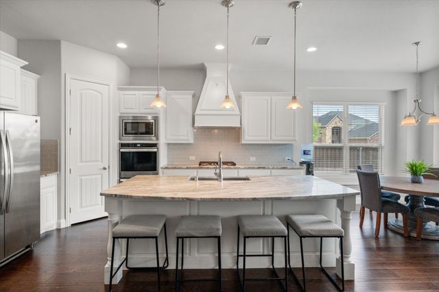 2705 Avondale Drive, Mansfield, TX 76063