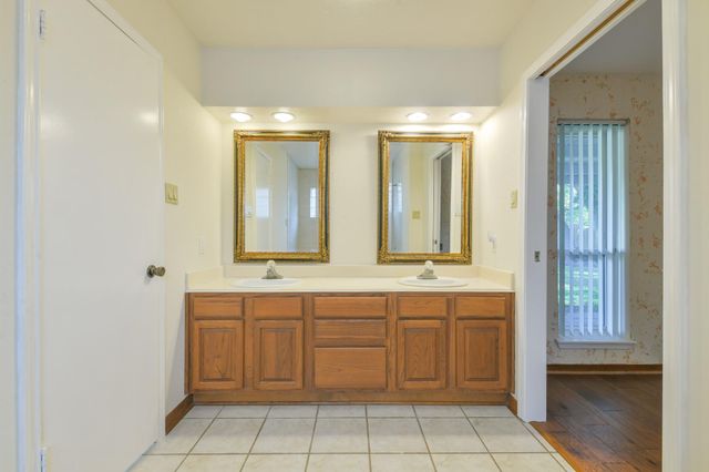 6103 Gallant Forest Drive, Houston, TX 77088