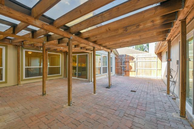 6103 Gallant Forest Drive, Houston, TX 77088