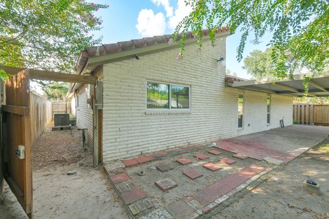 6103 Gallant Forest Drive, Houston, TX 77088