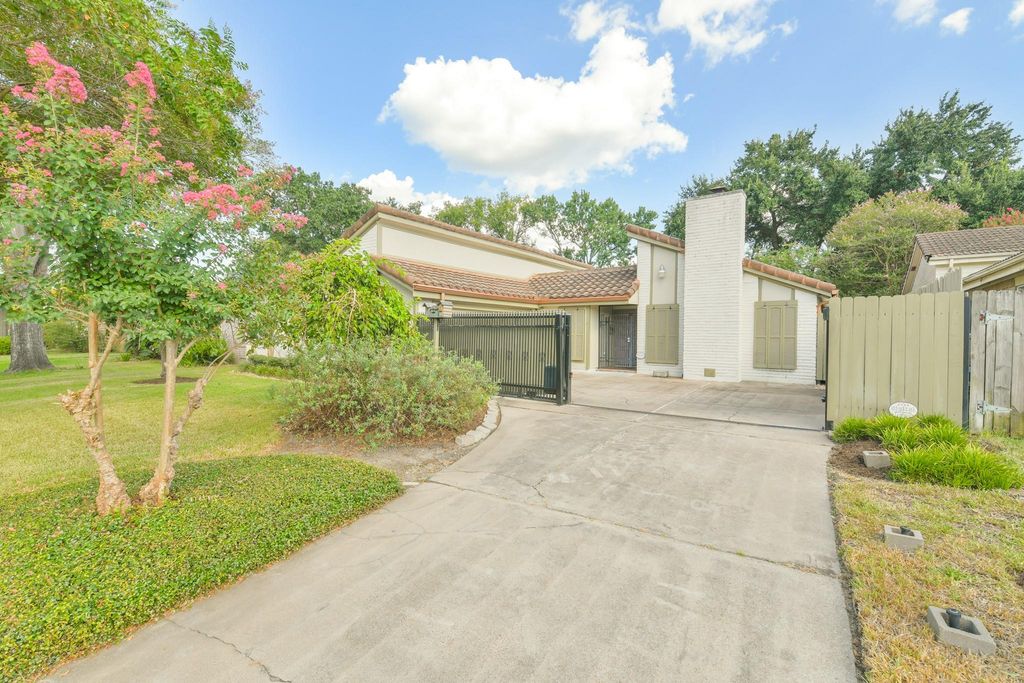 6103 Gallant Forest Drive, Houston, TX 77088