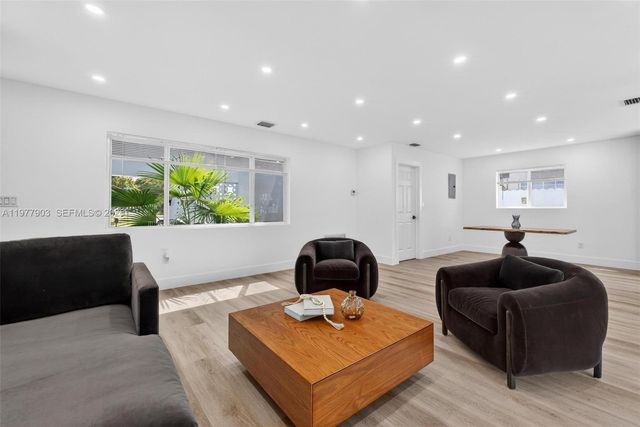 6621 Ficus Dr, Miramar, FL 33023