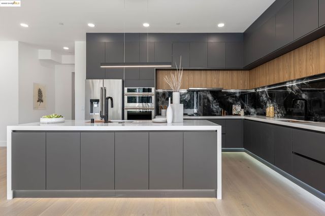 7260 Woodrow Drive, Oakland, CA 94611