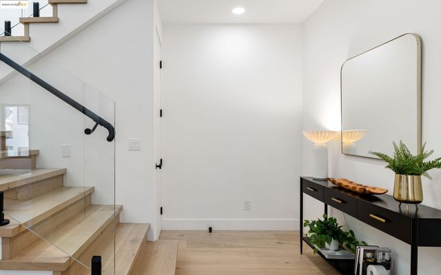 7260 Woodrow Drive, Oakland, CA 94611