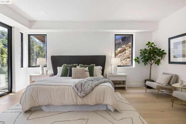 7260 Woodrow Drive, Oakland, CA 94611