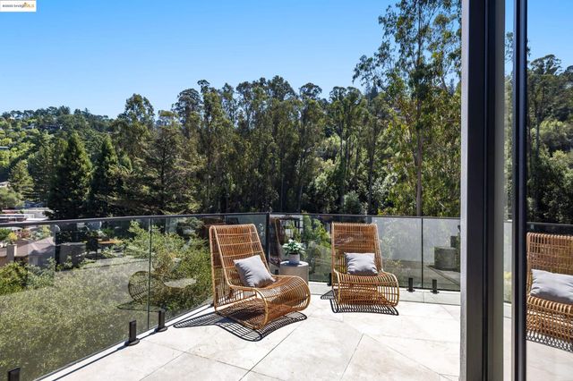 7260 Woodrow Drive, Oakland, CA 94611