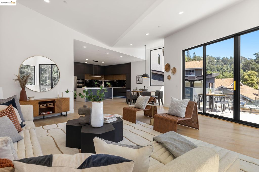 7260 Woodrow Drive, Oakland, CA 94611