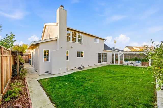 7728 Hazelnut Dr, Newark, CA 94560