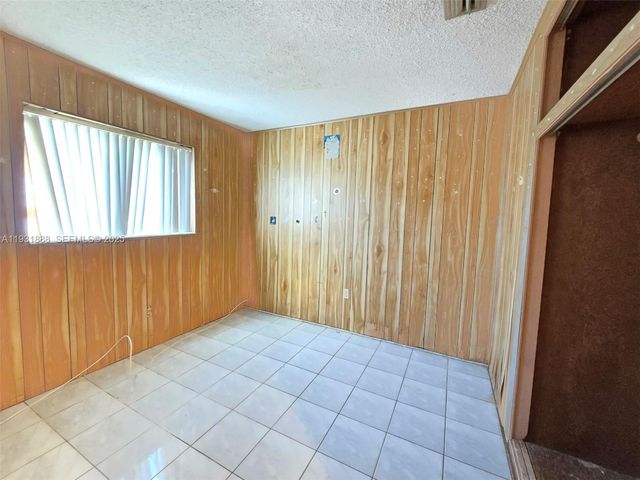 571 E 54th St, Hialeah, FL 33013