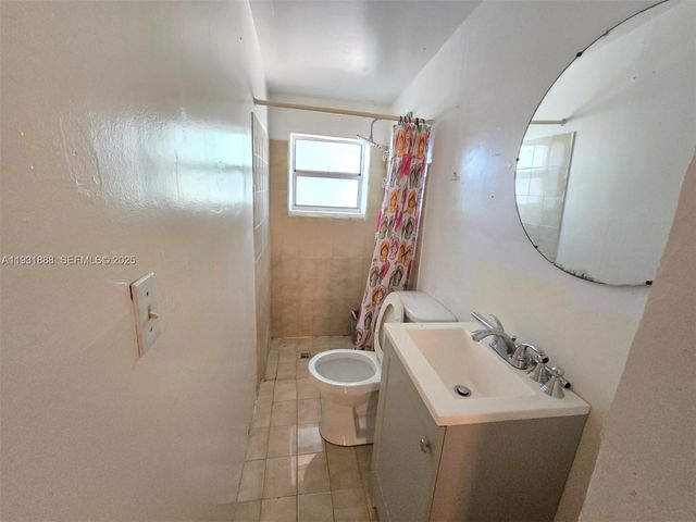 571 E 54th St, Hialeah, FL 33013