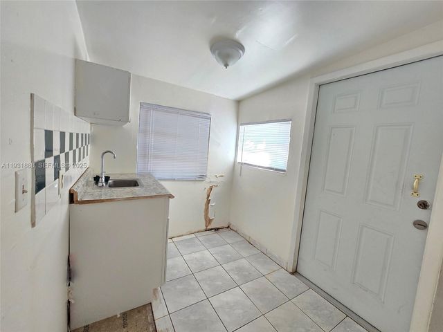 571 E 54th St, Hialeah, FL 33013