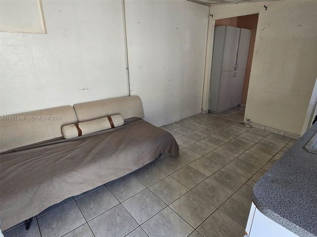 571 E 54th St, Hialeah, FL 33013