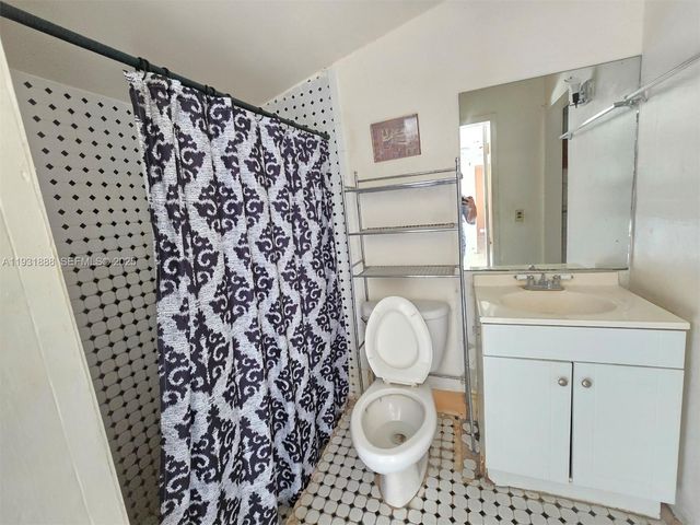 571 E 54th St, Hialeah, FL 33013