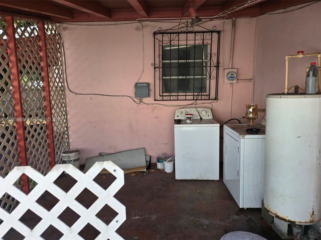 571 E 54th St, Hialeah, FL 33013