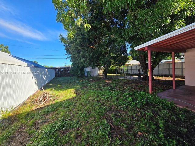 571 E 54th St, Hialeah, FL 33013