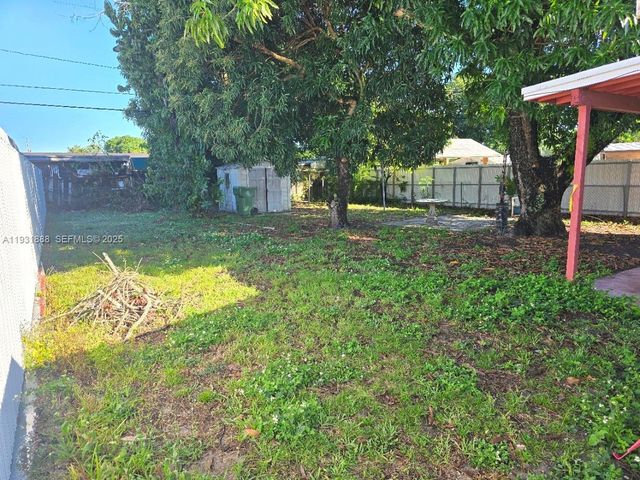 571 E 54th St, Hialeah, FL 33013