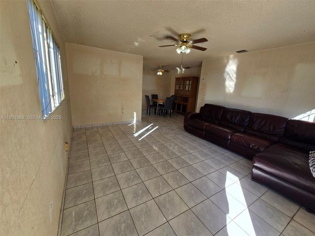 571 E 54th St, Hialeah, FL 33013