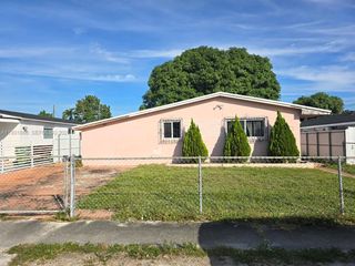571 E 54th St, Hialeah, FL 33013