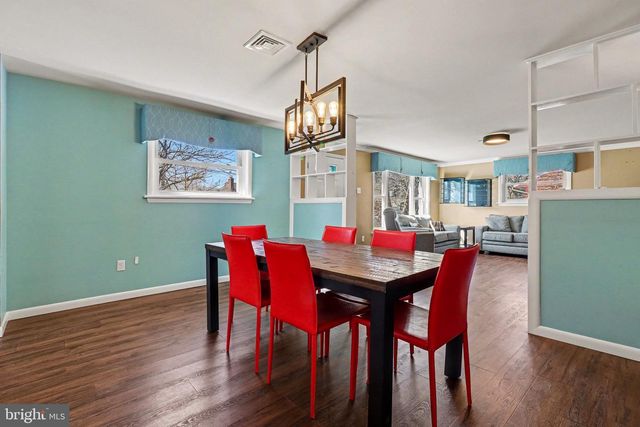 303 S MARKET ST, Mount Joy, PA 17552