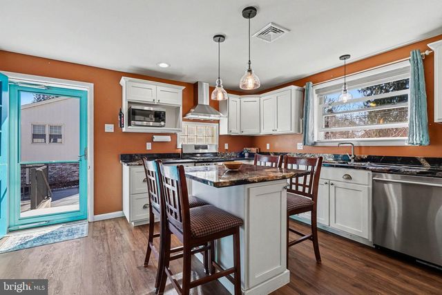 303 S MARKET ST, Mount Joy, PA 17552