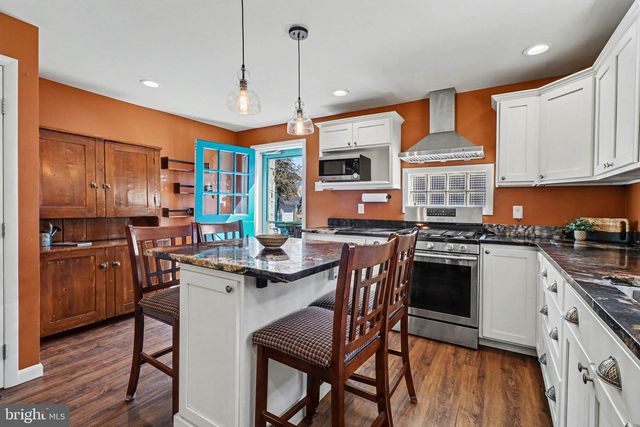 303 S MARKET ST, Mount Joy, PA 17552