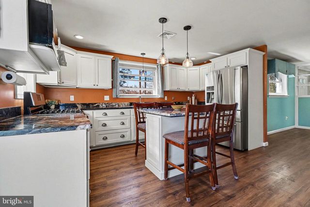 303 S MARKET ST, Mount Joy, PA 17552