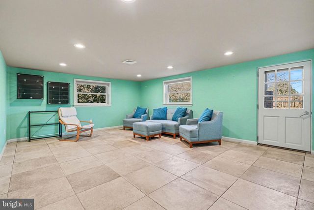 303 S MARKET ST, Mount Joy, PA 17552