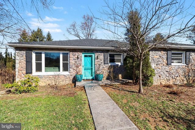 303 S MARKET ST, Mount Joy, PA 17552