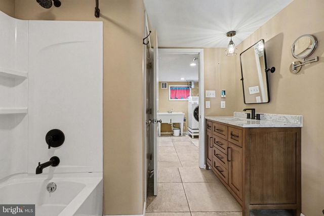 303 S MARKET ST, Mount Joy, PA 17552