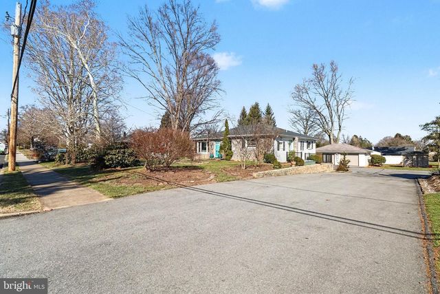 303 S MARKET ST, Mount Joy, PA 17552