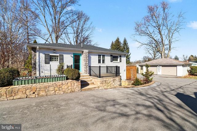 303 S MARKET ST, Mount Joy, PA 17552