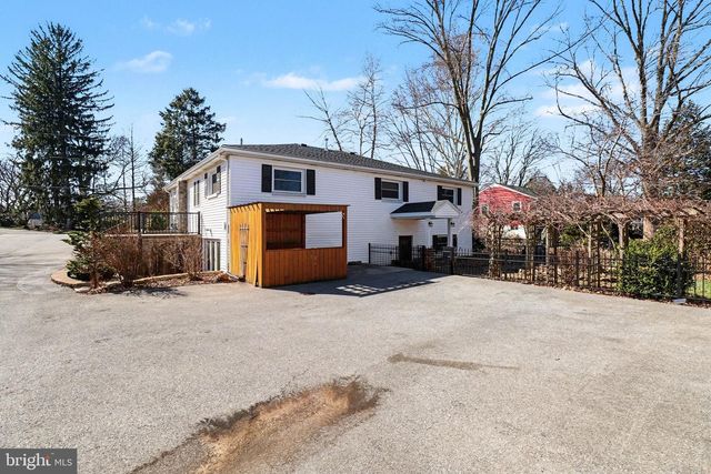 303 S MARKET ST, Mount Joy, PA 17552