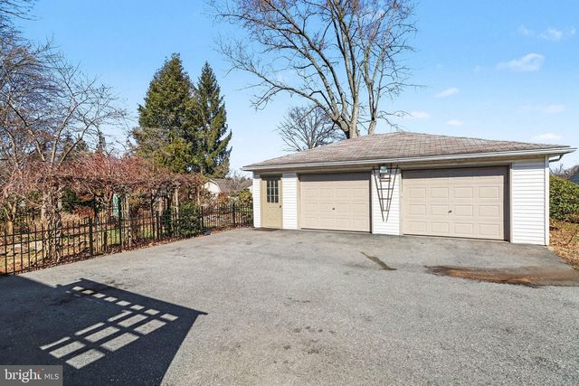 303 S MARKET ST, Mount Joy, PA 17552