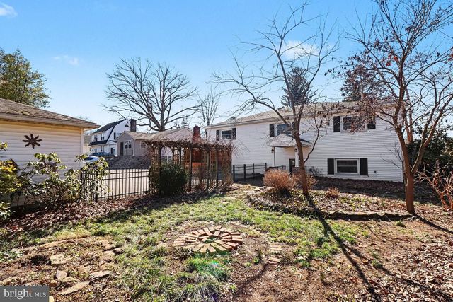 303 S MARKET ST, Mount Joy, PA 17552