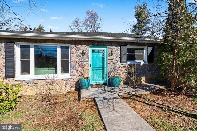 303 S MARKET ST, Mount Joy, PA 17552