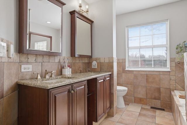 7 Arthur Court, Streamwood, IL 60107